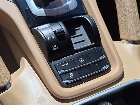 Used 2016 Porsche Cayenne image 32