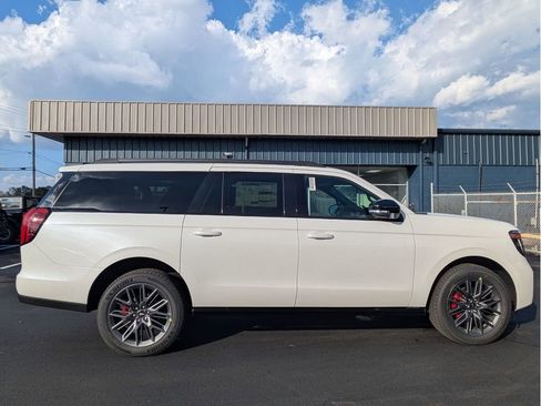 New 2025 Ford Expedition Max Platinum image 5
