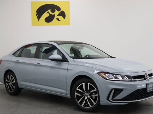 New 2025 Volkswagen Jetta SE image 2