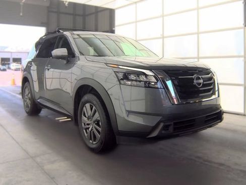 Certified 2025 Nissan Pathfinder SV w/ SV Premium Package FWD image 11