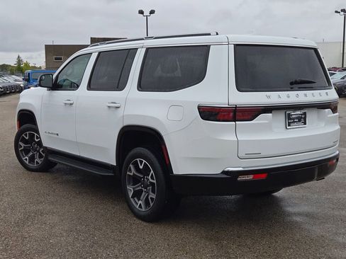 Used 2023 Jeep Wagoneer Series III w/ Preferred Equipment Group image 14