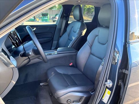 Used 2025 Volvo XC60 B5 Core image 27