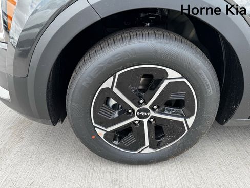 New 2025 Kia Niro LX image 8