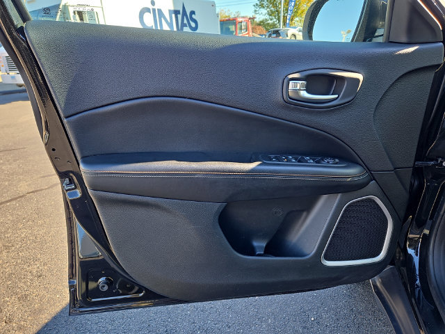 Used 2019 Jeep Compass Latitude w/ Popular Equipment Group AWD/4WD image 12