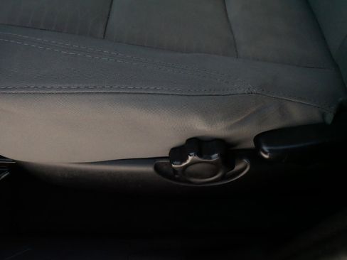 Used 2018 Toyota Tacoma SR image 20