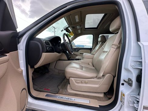 Used 2014 GMC Yukon XL Denali RWD image 10