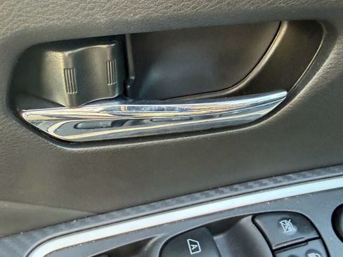 Used 2025 Nissan Versa SR w/ Trunk Package FWD image 8