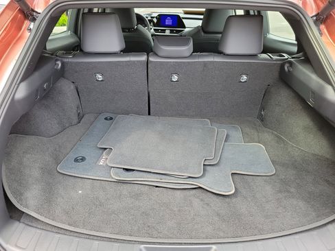 Used 2025 Lexus UX 300h FWD image 9