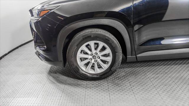 Used 2025 Toyota Grand Highlander AWD image 35