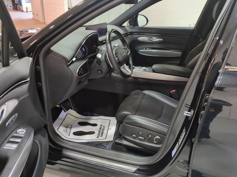 Certified 2025 Genesis GV70 3.5T Sport AWD/4WD image 16
