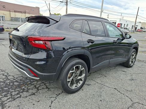 Used 2024 Chevrolet Trax LT w/ Driver Confidence Package FWD image 5