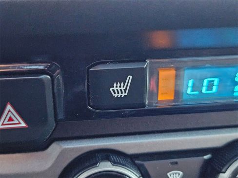 Used 2017 Toyota Tacoma image 28