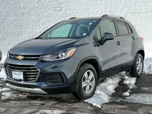 Used 2022 Chevrolet Trax LT w/ LT Convenience Package image 3