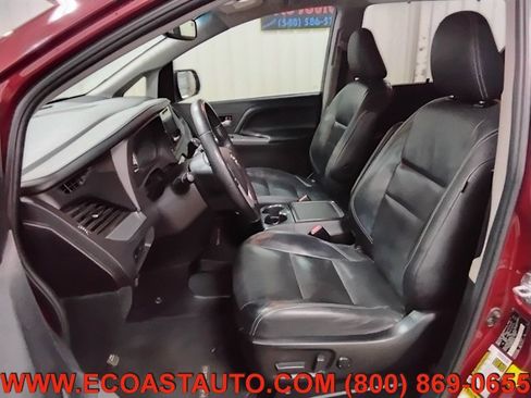 Used 2016 Toyota Sienna SE w/ SE Preferred Package FWD image 10