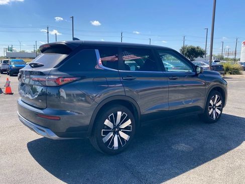 Used 2025 Mitsubishi Outlander SE FWD image 5