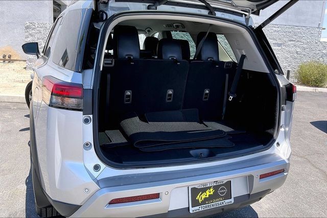 Used 2025 Nissan Pathfinder SL w/ Lighting Package (N92) AWD/4WD image 33