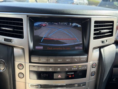 Used 2013 Lexus LX 570 4WD w/ Luxury Pkg image 18