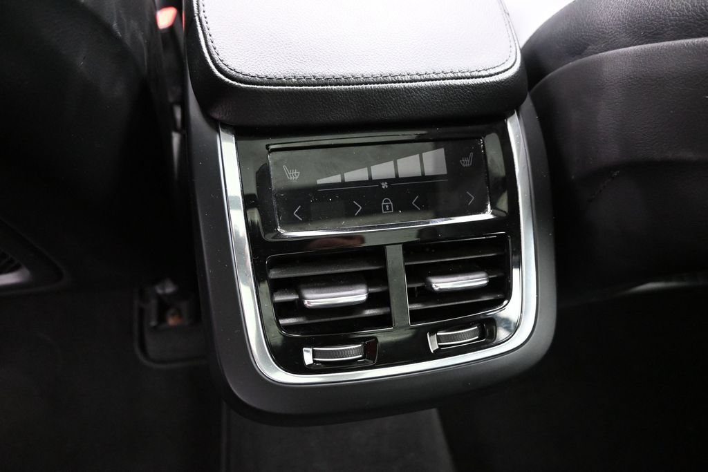 Used 2022 Volvo XC90 T5 Momentum AWD/4WD image 22