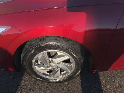 Used 2024 Hyundai Elantra SE image 2