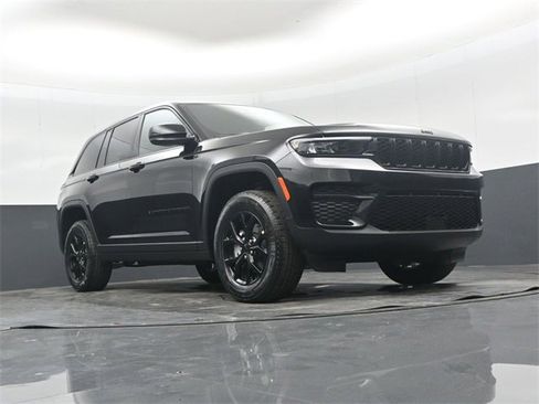 New 2025 Jeep Grand Cherokee Altitude image 43