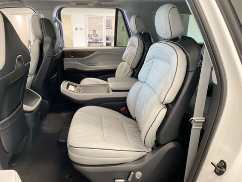 New 2026 Lincoln Navigator L Black Label AWD/4WD image 19