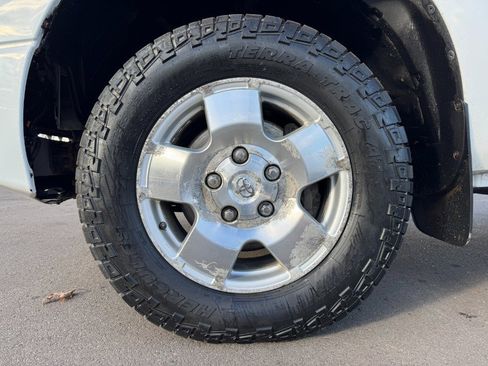 Used 2012 Toyota Tundra 4x4 CrewMax image 14