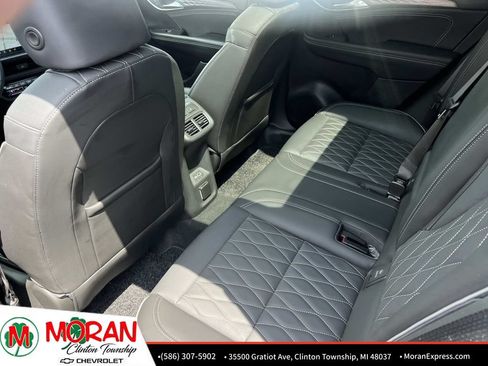 Used 2023 Buick Envision Avenir AWD/4WD image 13