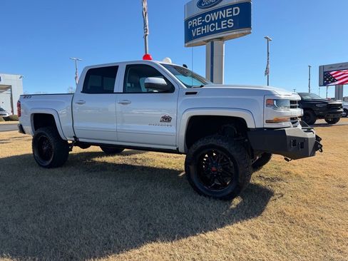 Used 2018 Chevrolet Silverado 1500 LT w/ All Star Edition image 6
