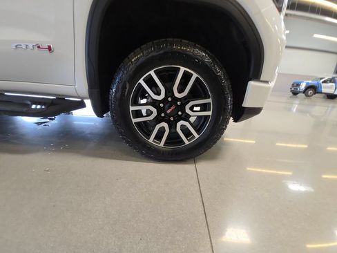 Certified 2025 GMC Sierra 1500 AT4 w/ Technology Package AWD/4WD image 28