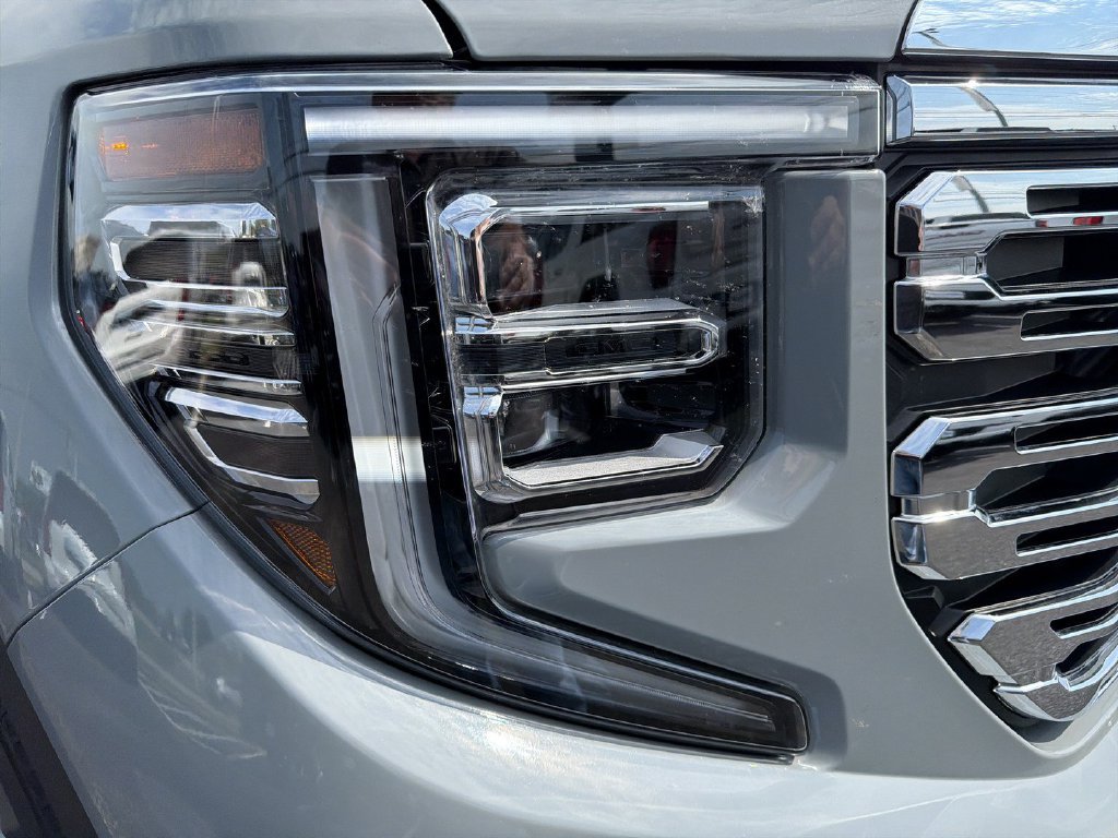 Used 2025 GMC Sierra 1500 Denali w/ Denali Reserve Package AWD/4WD image 11