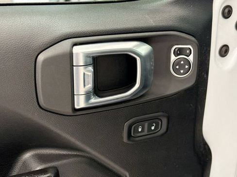 Used 2021 Jeep Gladiator Rubicon AWD/4WD image 18