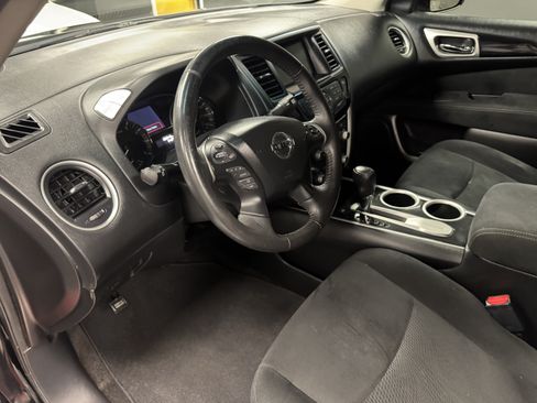 Used 2014 Nissan Pathfinder SV w/ Trailer Tow Package FWD image 10