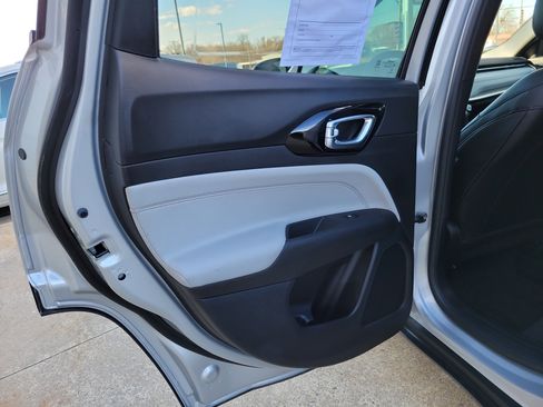 Used 2025 Jeep Compass Limited image 16