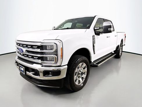 Used 2023 Ford F250 Lariat w/ Chrome Package image 3