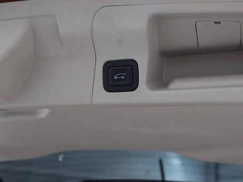 Used 2017 GMC Acadia Denali w/ Technology Package FWD image 26