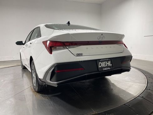 Used 2024 Hyundai Elantra SE image 5