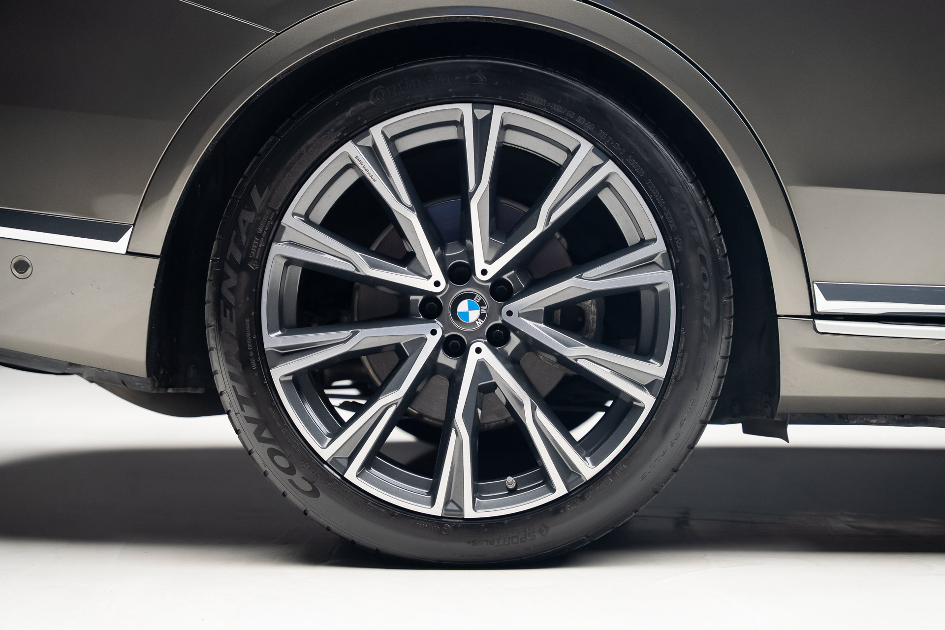 Used 2020 BMW X7 xDrive40i w/ Parking Assistance Package AWD/4WD image 38