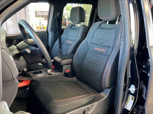 Used 2026 Nissan Frontier PRO-4X AWD/4WD image 3