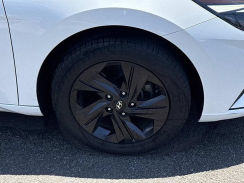 Used 2022 Hyundai Elantra SEL w/ Convenience Package FWD image 7