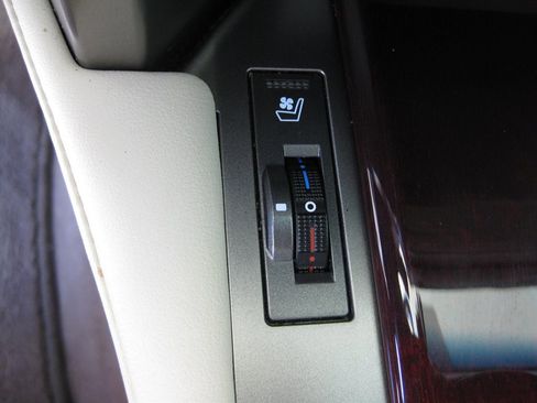 Used 2015 Lexus GX 460 w/ Premium Package AWD/4WD image 23