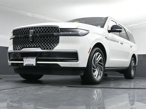 Certified 2025 Lincoln Navigator Reserve AWD/4WD image 41