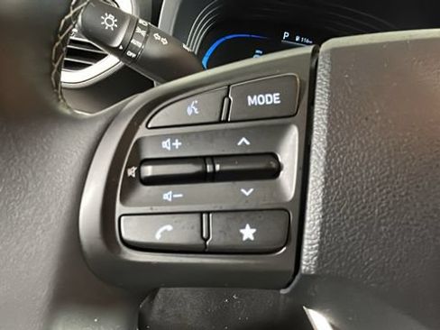 Certified 2023 Hyundai Venue SEL FWD image 15