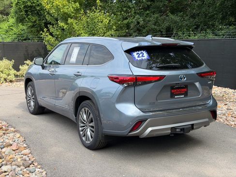 Used 2022 Toyota Highlander Platinum AWD/4WD image 3