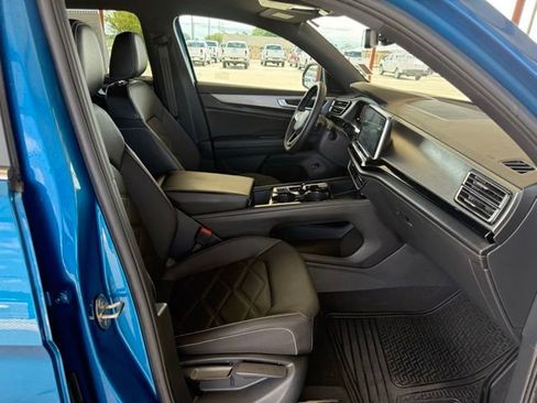 Used 2024 Volkswagen Atlas Cross Sport SE FWD image 11