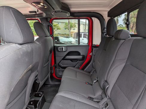 Used 2022 Jeep Gladiator Overland w/ Cold Weather Group AWD/4WD image 14
