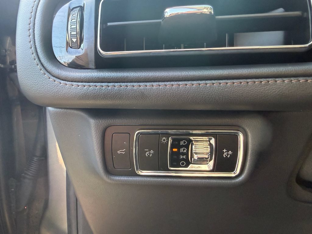Used 2025 Lincoln Aviator Reserve w/ Equipment Group 201A AWD/4WD image 24