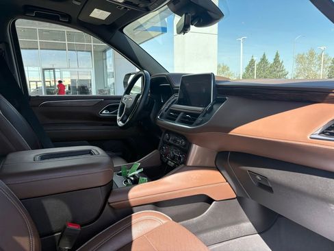 Used 2023 Chevrolet Suburban High Country image 9
