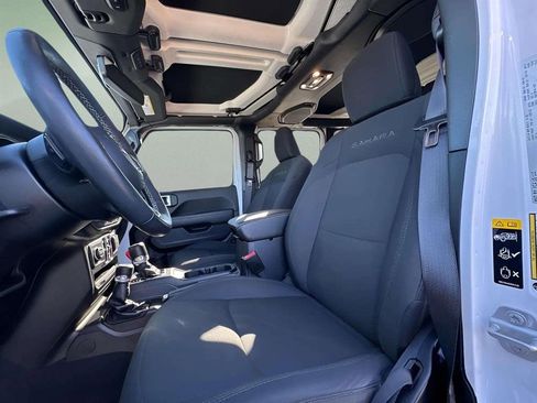 Used 2022 Jeep Wrangler Unlimited Sahara w/ Cold Weather Group image 14