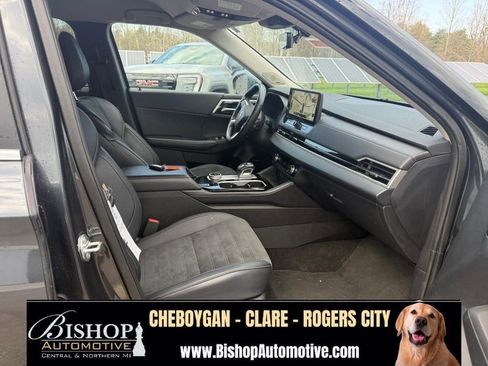 Used 2025 Mitsubishi Outlander AWD image 25