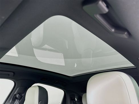 Used 2024 Porsche Cayenne Coupe image 23